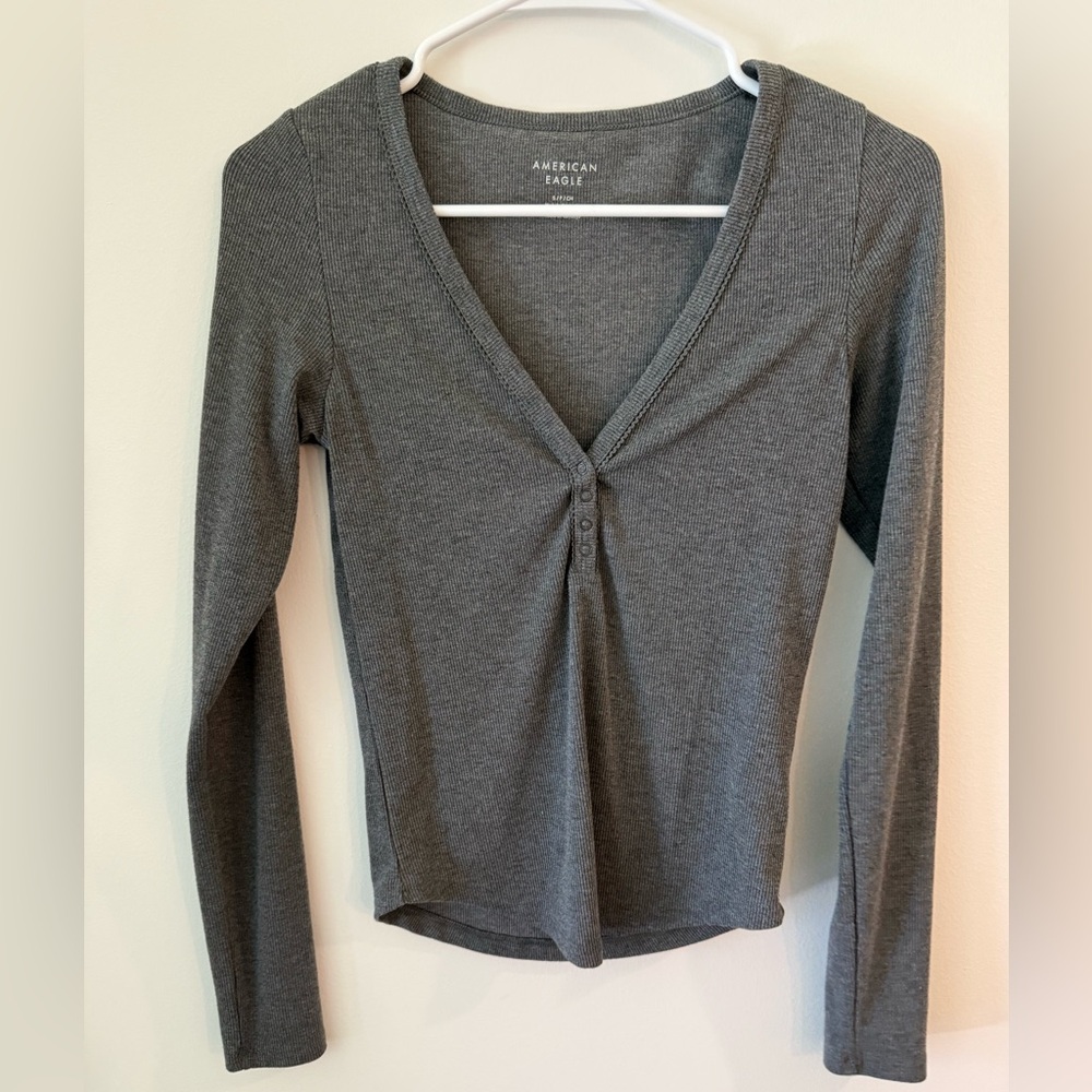 American Eagle Outfitters Gray Ribbed V-Neck Long Sleeve Top with Button Detail
